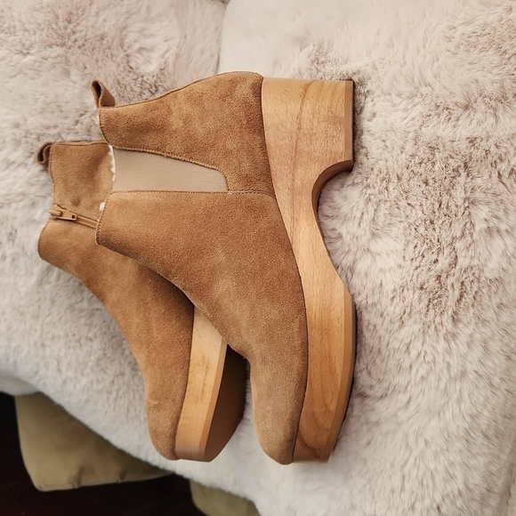 NWOB Andre' Asssous Tan Suede Clog Boots-Size 10 - Picture 3 of 7